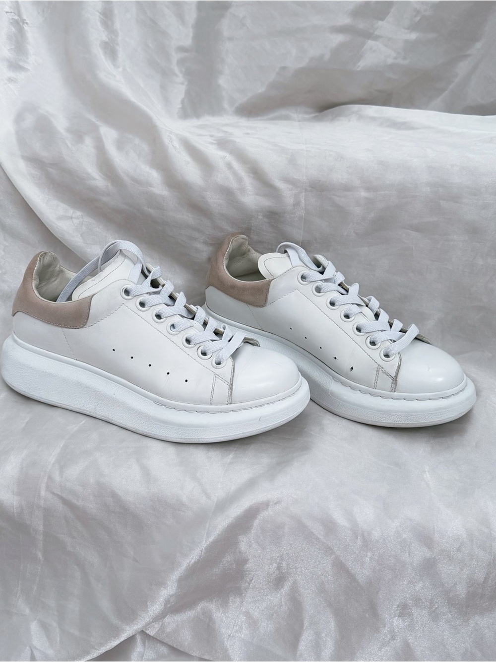 Alexander McQueen White Leather Platform Sneakers with Beige Heel Tab